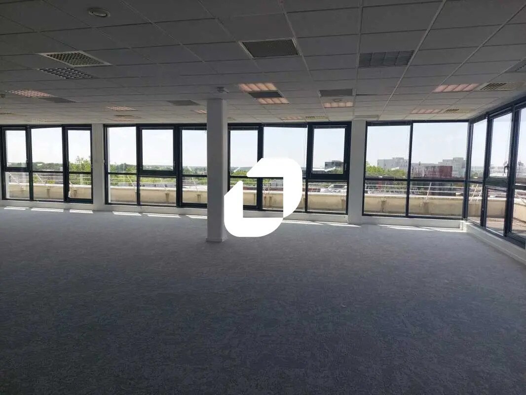 Office in Guyancourt for lease Building Photo- Image 1 of 17