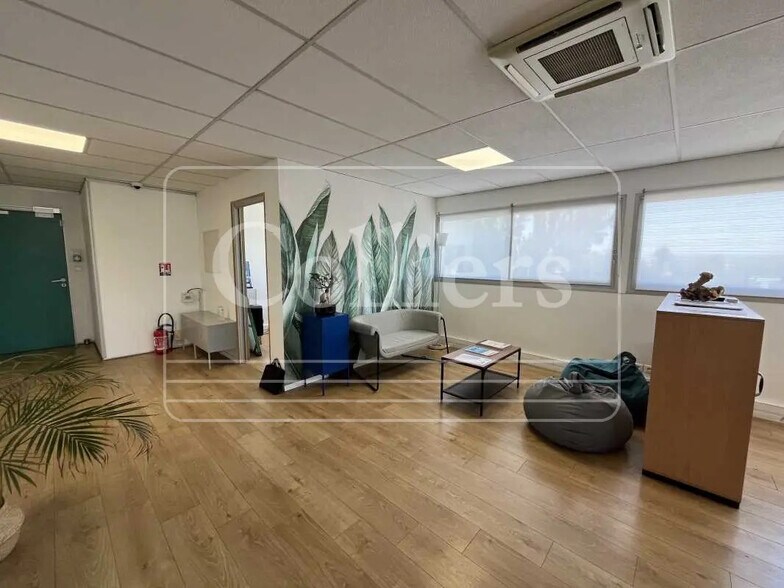 Office in Aix-en-Provence for lease - Building Photo - Image 2 of 7