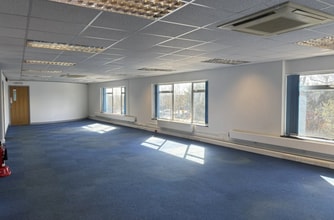 53A Crockhamwell Rd, Reading for lease Interior Photo- Image 2 of 3