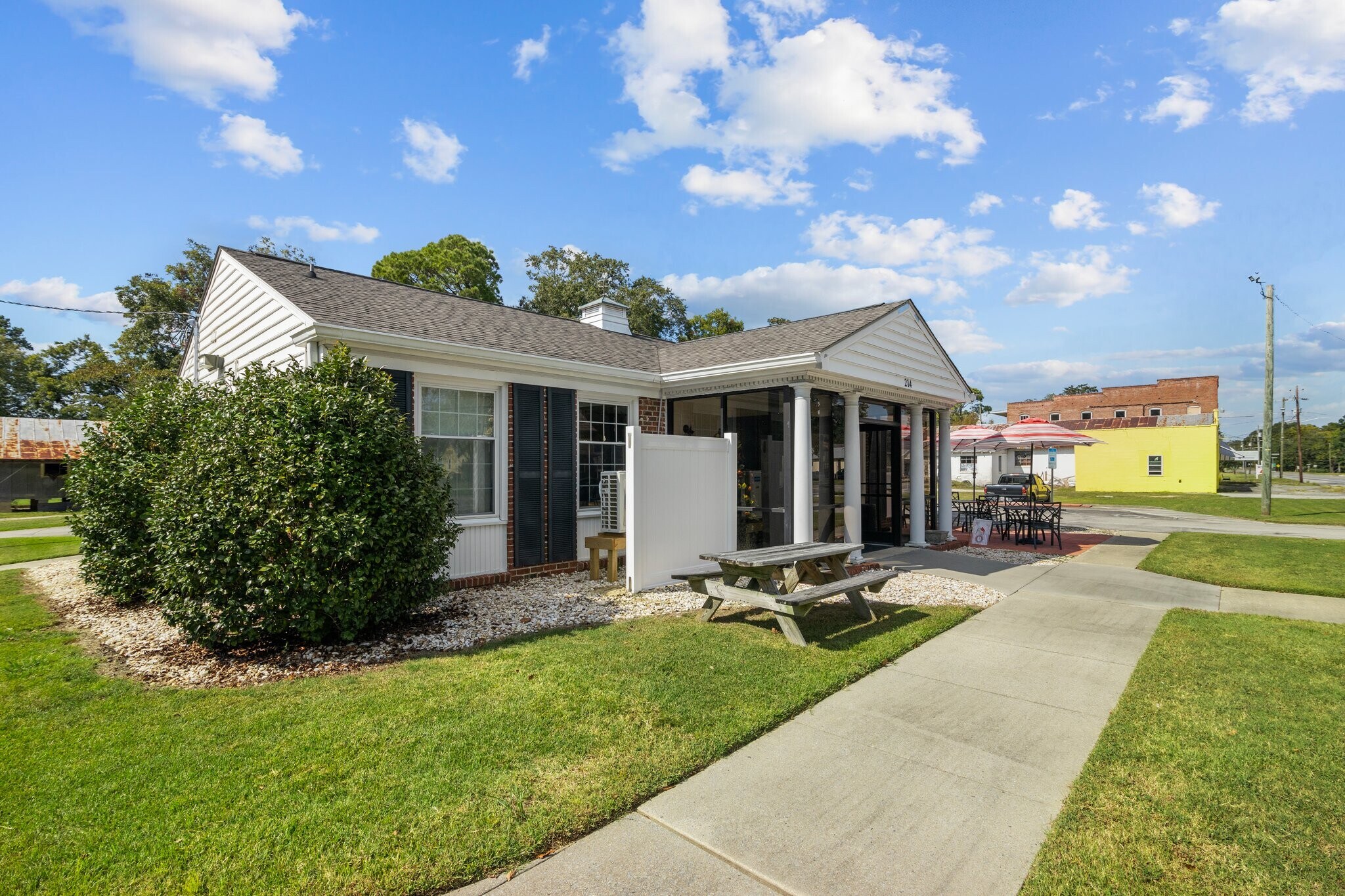 214 Main St, Pollocksville, NC 28573 Grilling Buddies