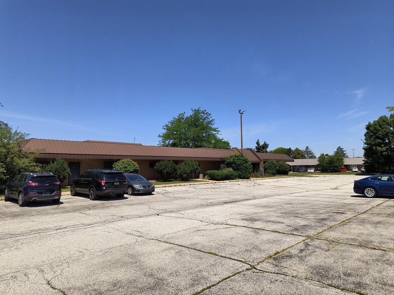 8683 Connecticut St, Merrillville, IN for sale - Building Photo - Image 3 of 6