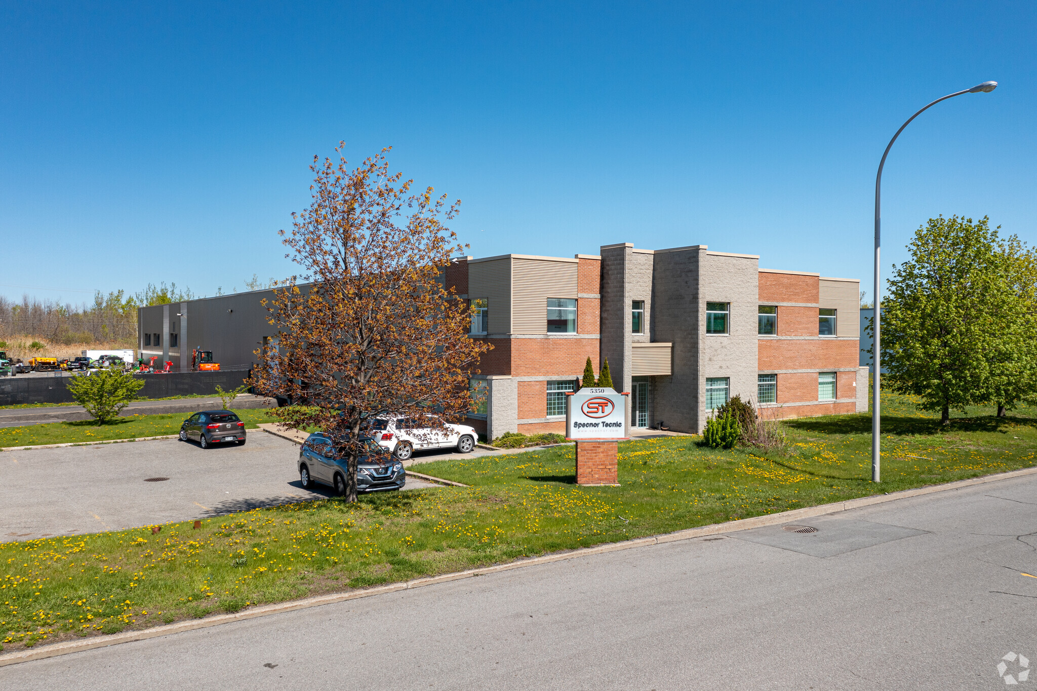 5350 Rue J.-A.-Bombardier, Longueuil, QC for sale Building Photo- Image 1 of 1
