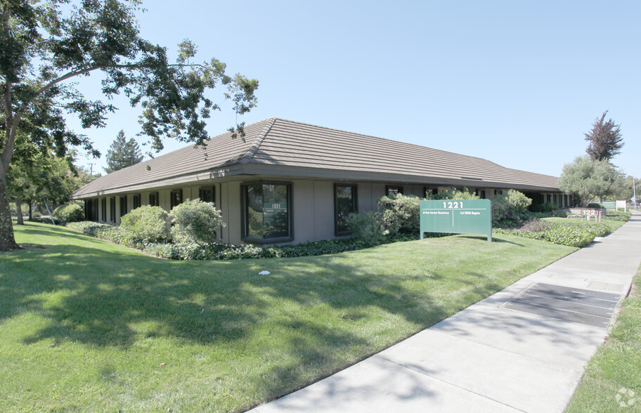 1221 Farmers Ln, Santa Rosa, CA for lease - Building Photo - Image 1 of 7