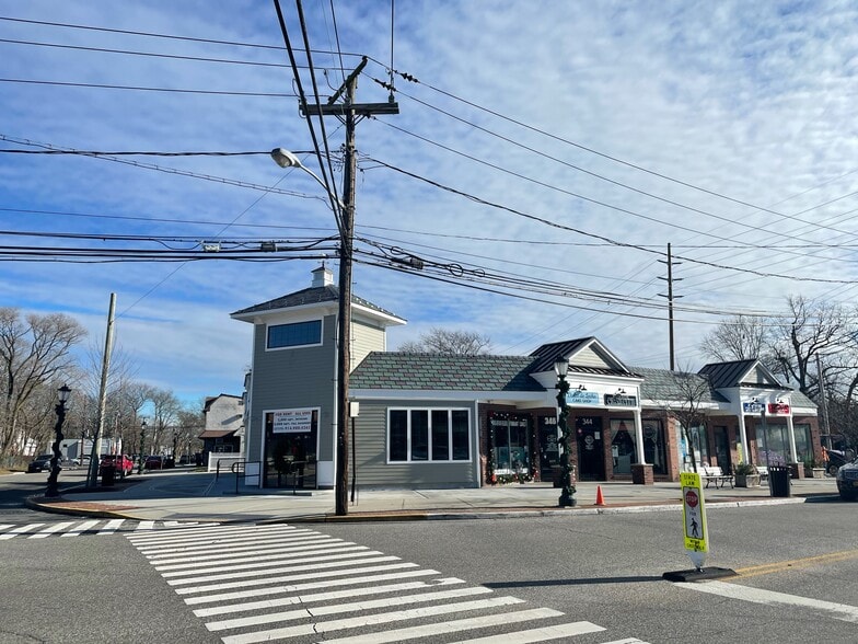 340-348 N Windsor Ave, Brightwaters, NY for sale - Building Photo - Image 1 of 1