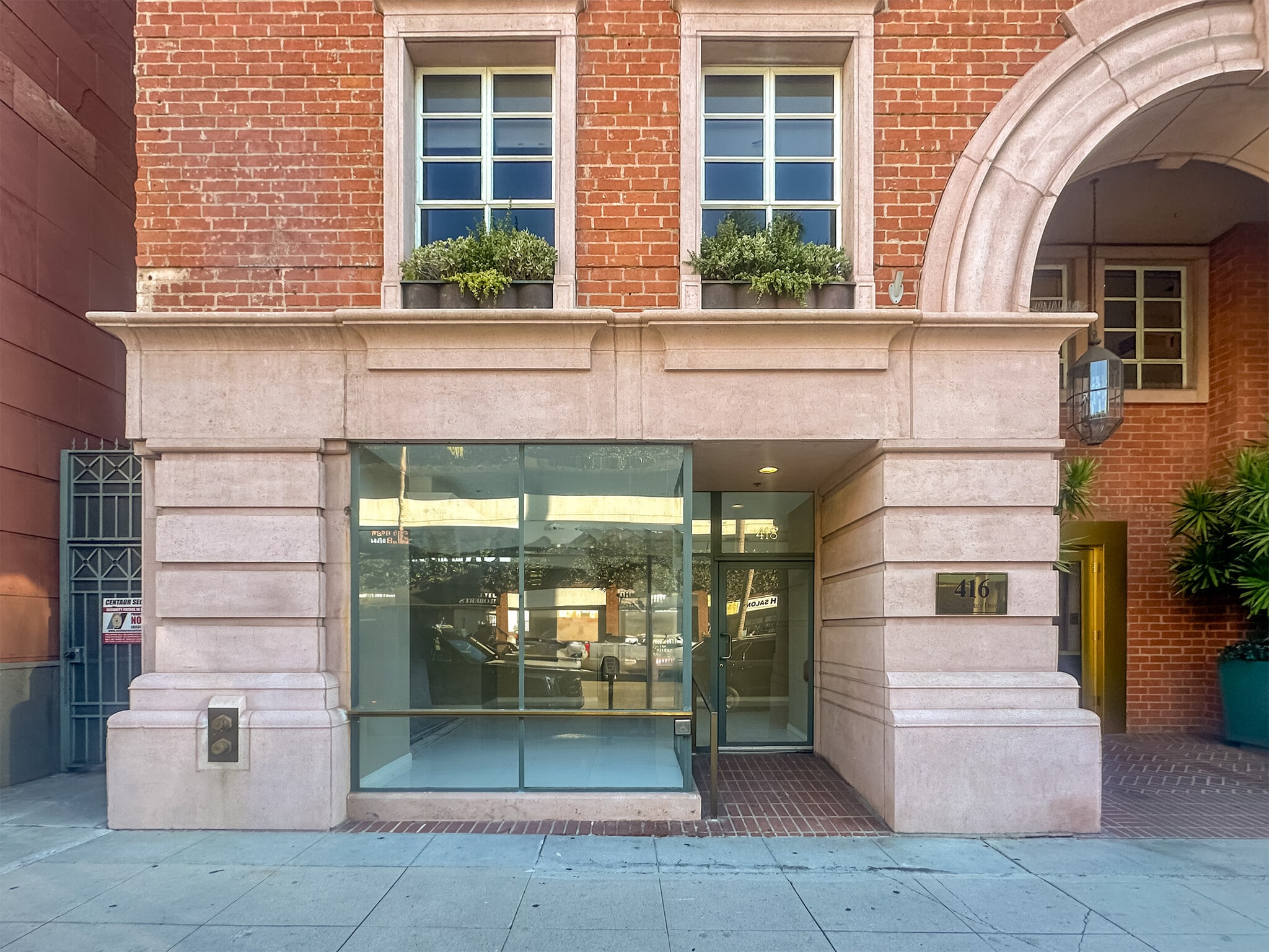 416 N Bedford Dr, Beverly Hills, CA for lease Interior Photo- Image 1 of 1