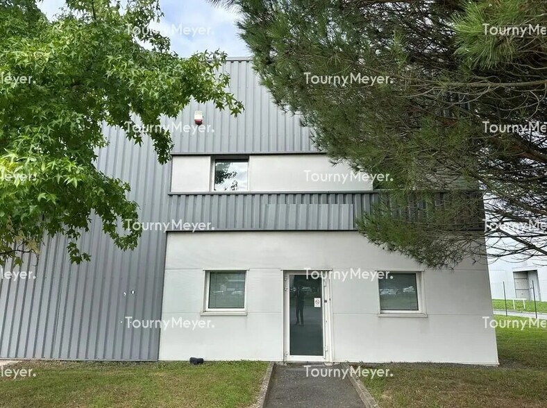 Flex in Saint-Herblain for lease - Building Photo - Image 2 of 7