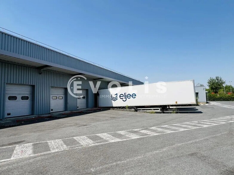 Office in Brie-Comte-Robert for lease - Building Photo - Image 2 of 4