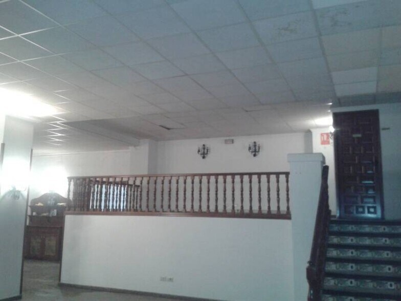 Retail in Ontinyent for lease - Building Photo - Image 2 of 5