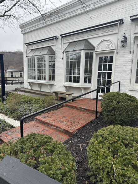 52 Babbitt Rd, Bedford Hills, NY for lease - Building Photo - Image 1 of 15