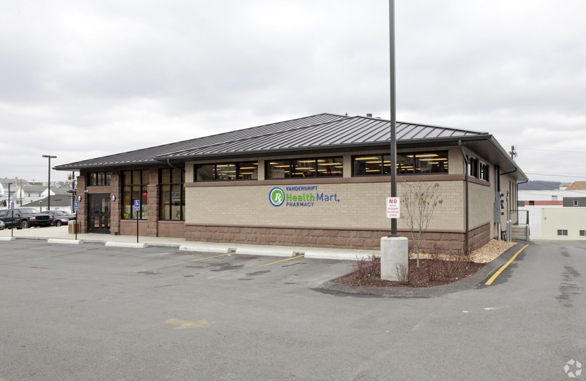 237 Longfellow St, Vandergrift, PA for sale Primary Photo- Image 1 of 1