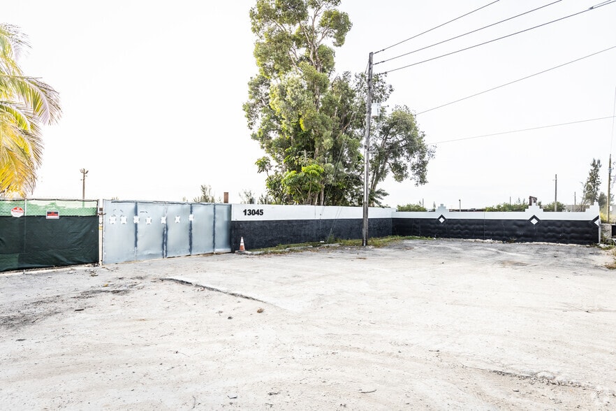 13045 Cairo Ln, Opa Locka, FL for lease - Building Photo - Image 3 of 25