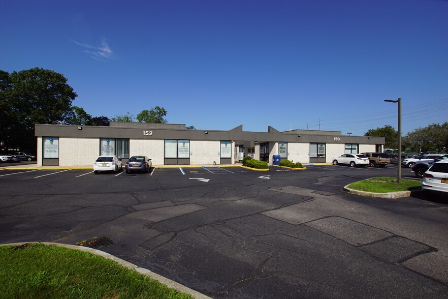 150 Islip Ave, Islip, NY 11751