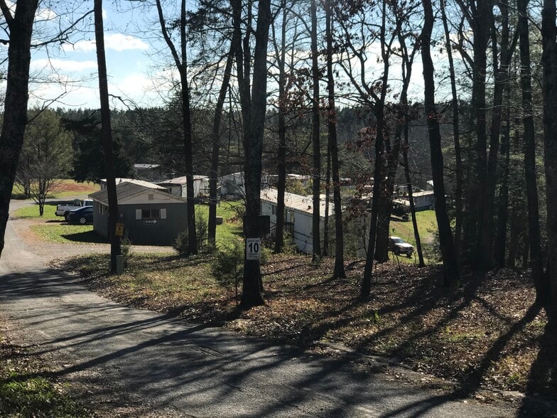 604 Paradise Acres Dr, Boones Mill, VA 24065