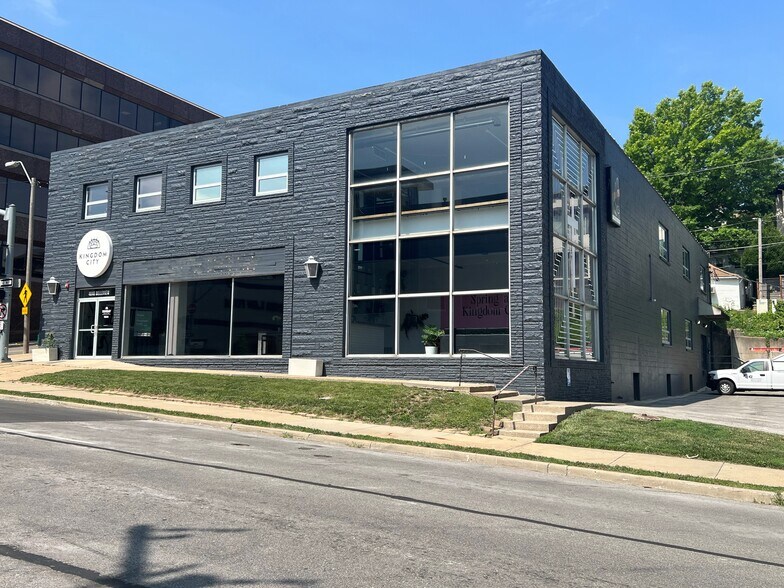 4646 Belleview Ave, Kansas City, MO 64112