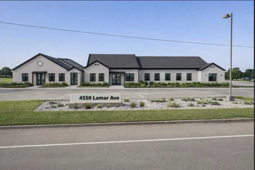 4550 Lamar Ave, Paris, TX for lease Interior Photo- Image 1 of 11