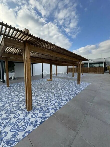 Retail in Mulsanne for lease - Building Photo - Image 3 of 3