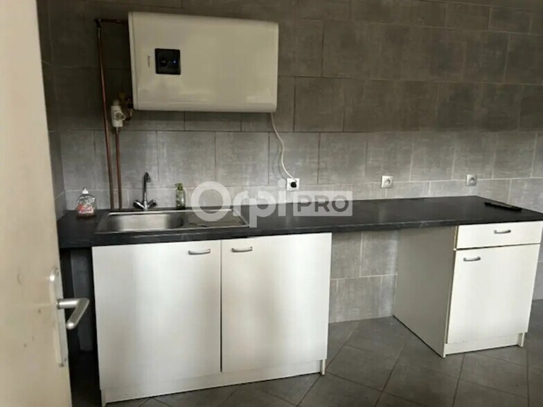 Industrial in Tinqueux for sale - Interior Photo - Image 3 of 12