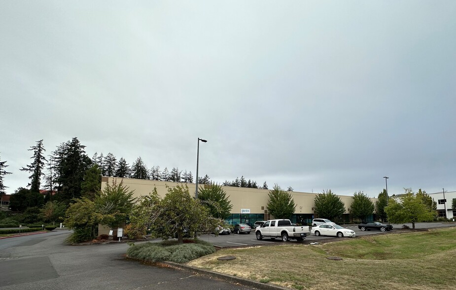 3995 Fairview Industrial Dr, Salem, OR for lease - Building Photo - Image 1 of 2