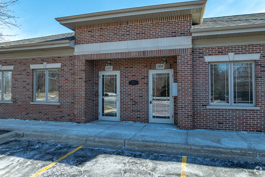 896 S Frontenac St, Aurora, IL for lease - Building Photo - Image 2 of 17