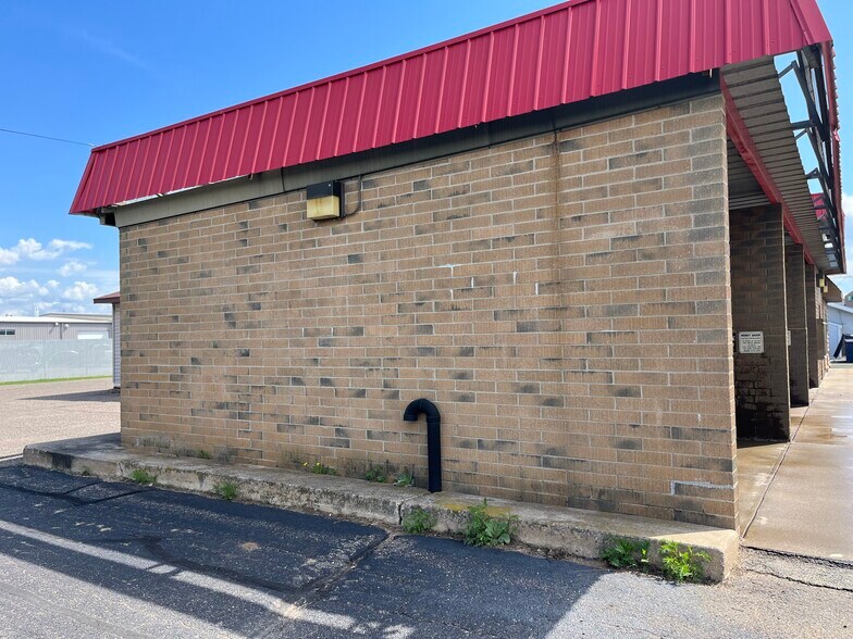 526 Amron ave, Antigo, WI for sale - Building Photo - Image 3 of 13