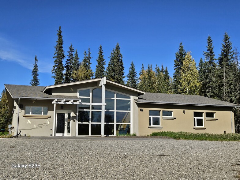 1736 Farmers Rd loop, Fairbanks, AK for sale - Primary Photo - Image 1 of 32