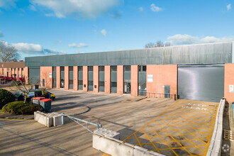 3-4 Fairfield Trade Park, Kingston Upon Thames for lease Building Photo- Image 2 of 9