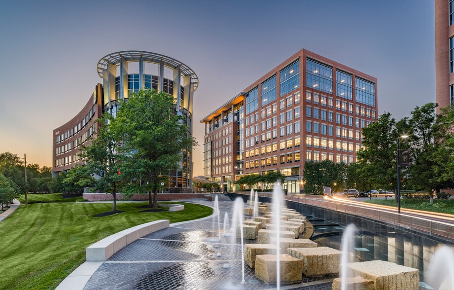 8010 Towers Crescent Dr, Vienna, VA for lease - Building Photo - Image 1 of 10