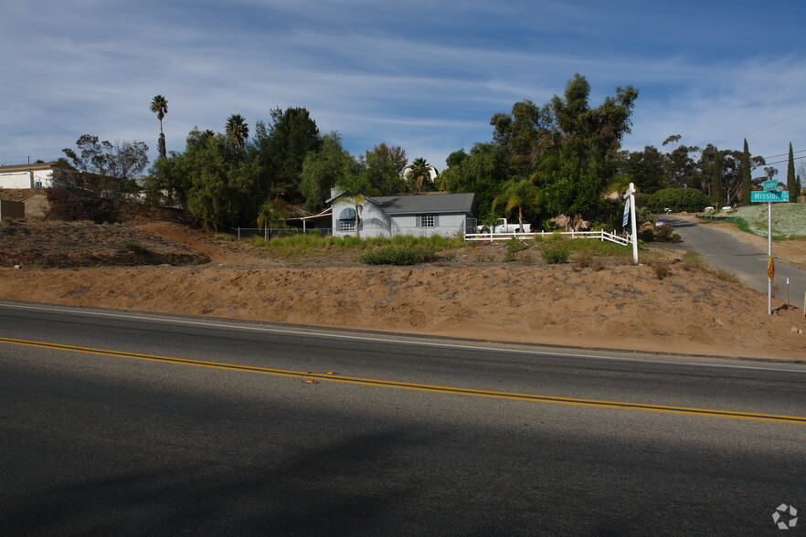 632 E Mission Rd, Fallbrook, CA for sale - Building Photo - Image 1 of 1