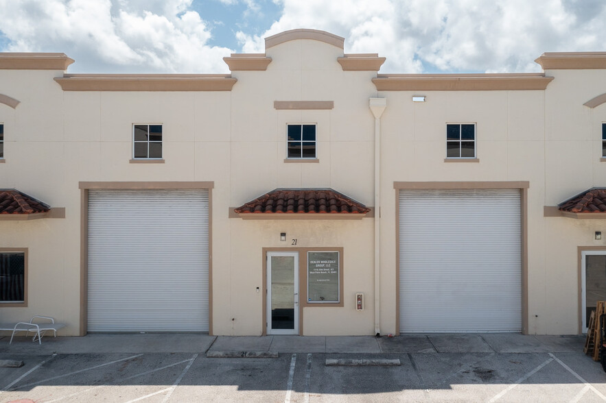 1118 25th St, West Palm Beach, FL for sale - Building Photo - Image 2 of 17