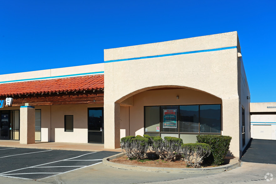 999 E Fry Blvd, Sierra Vista, AZ for lease - Building Photo - Image 3 of 4