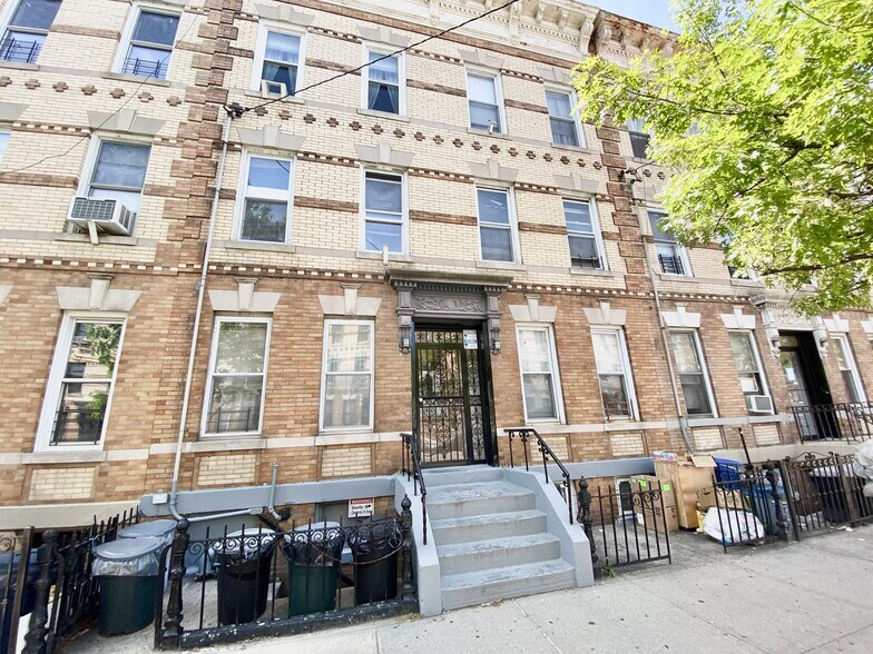 30-24 42nd St, Long Island City, NY for sale - Primary Photo - Image 1 of 1