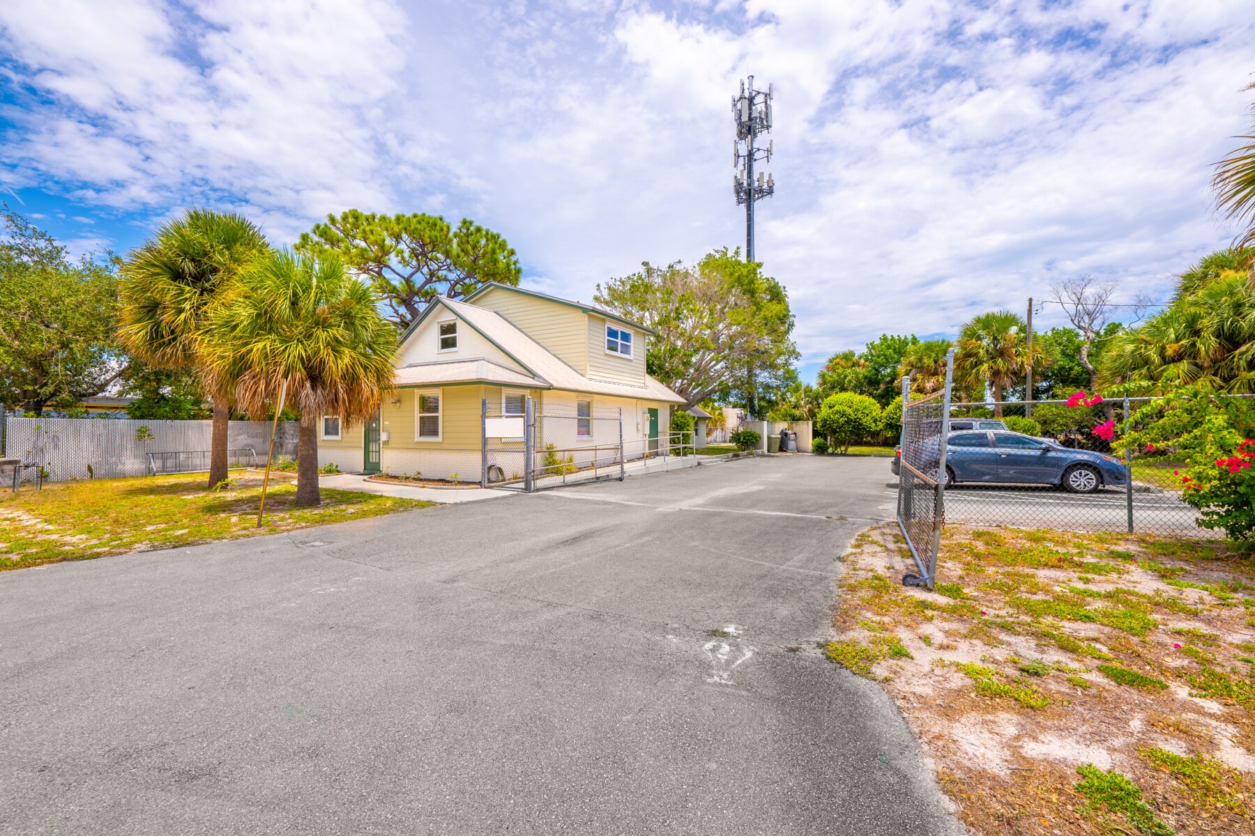 935 SE Hillcrest Ave, Stuart, FL for sale Primary Photo- Image 1 of 1