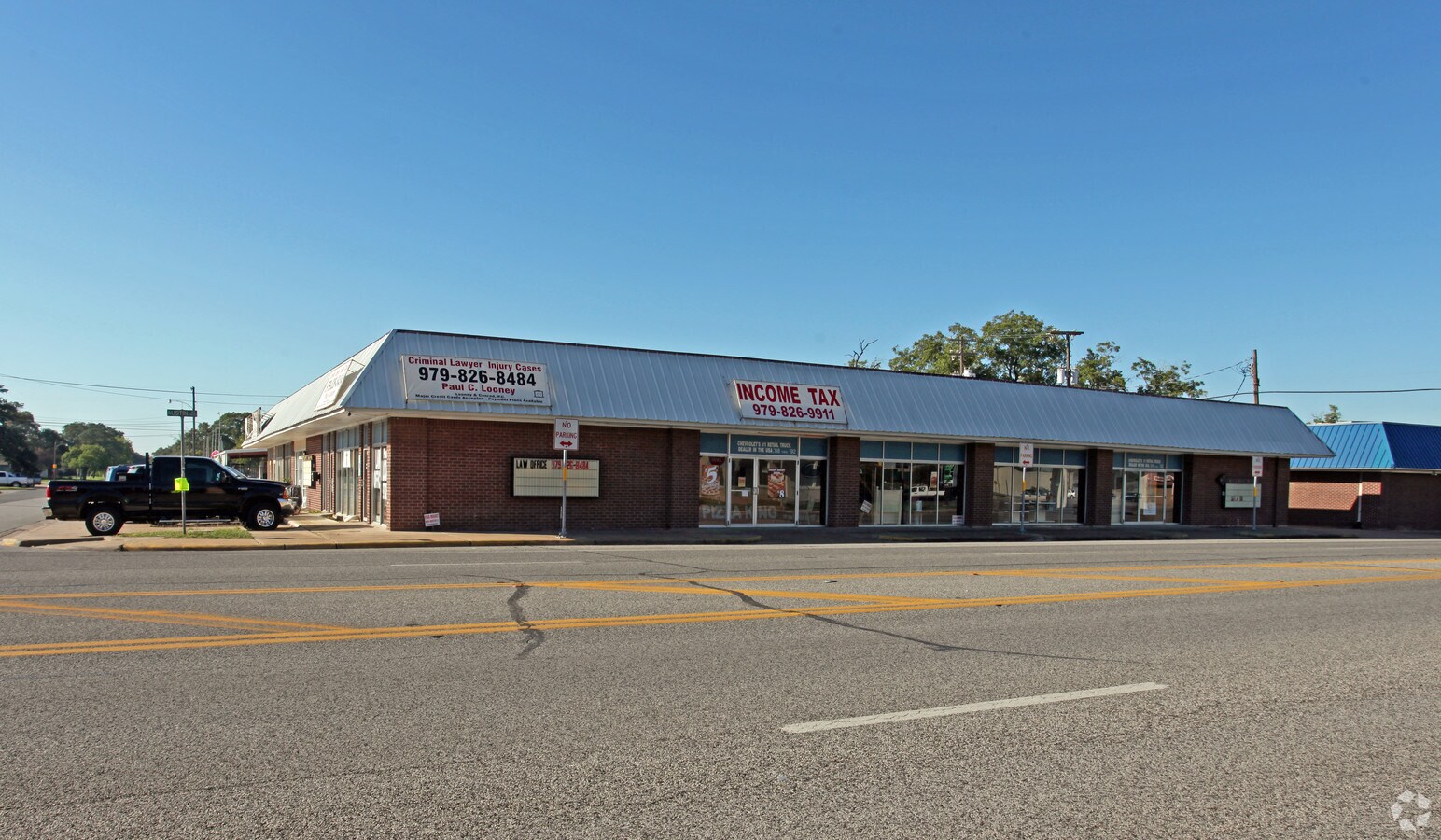 905 Austin St, Hempstead, TX 77445