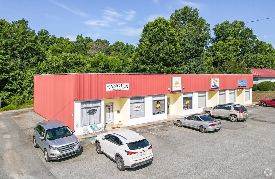 235 Branchview Dr NE, Concord, NC for sale - Primary Photo - Image 1 of 1