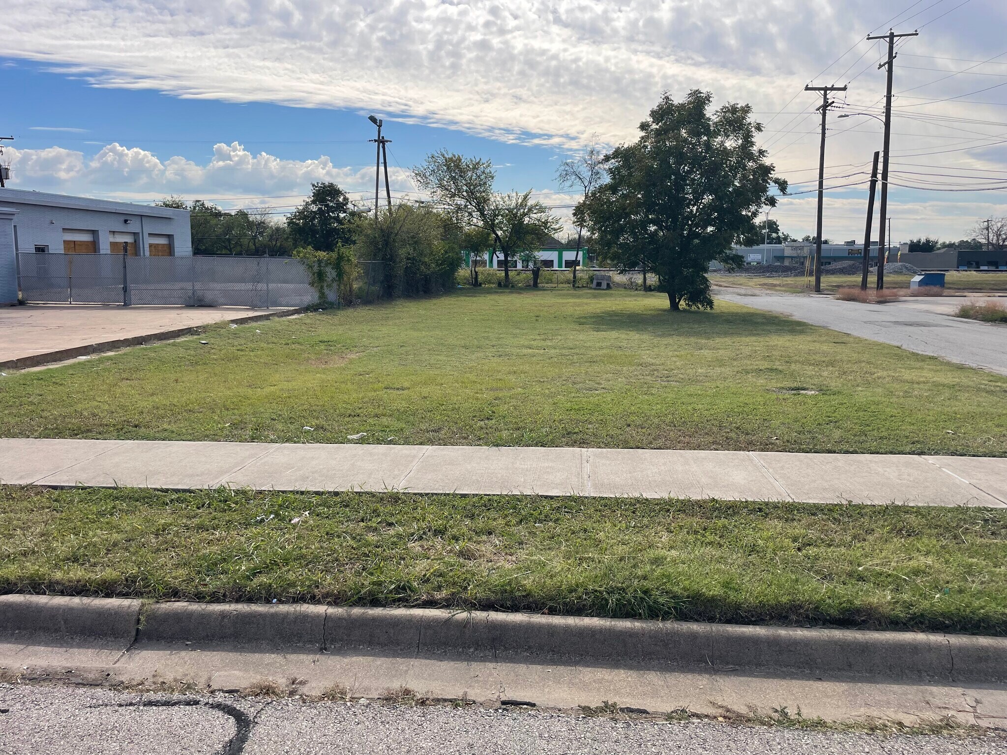 301 E Main St, Grand Prairie, TX for sale Building Photo- Image 1 of 3