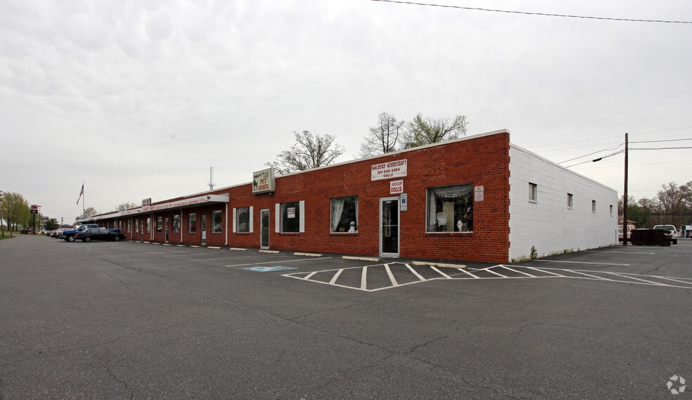 2210-2228 Crain Hwy, Waldorf, MD for lease - Primary Photo - Image 3 of 4