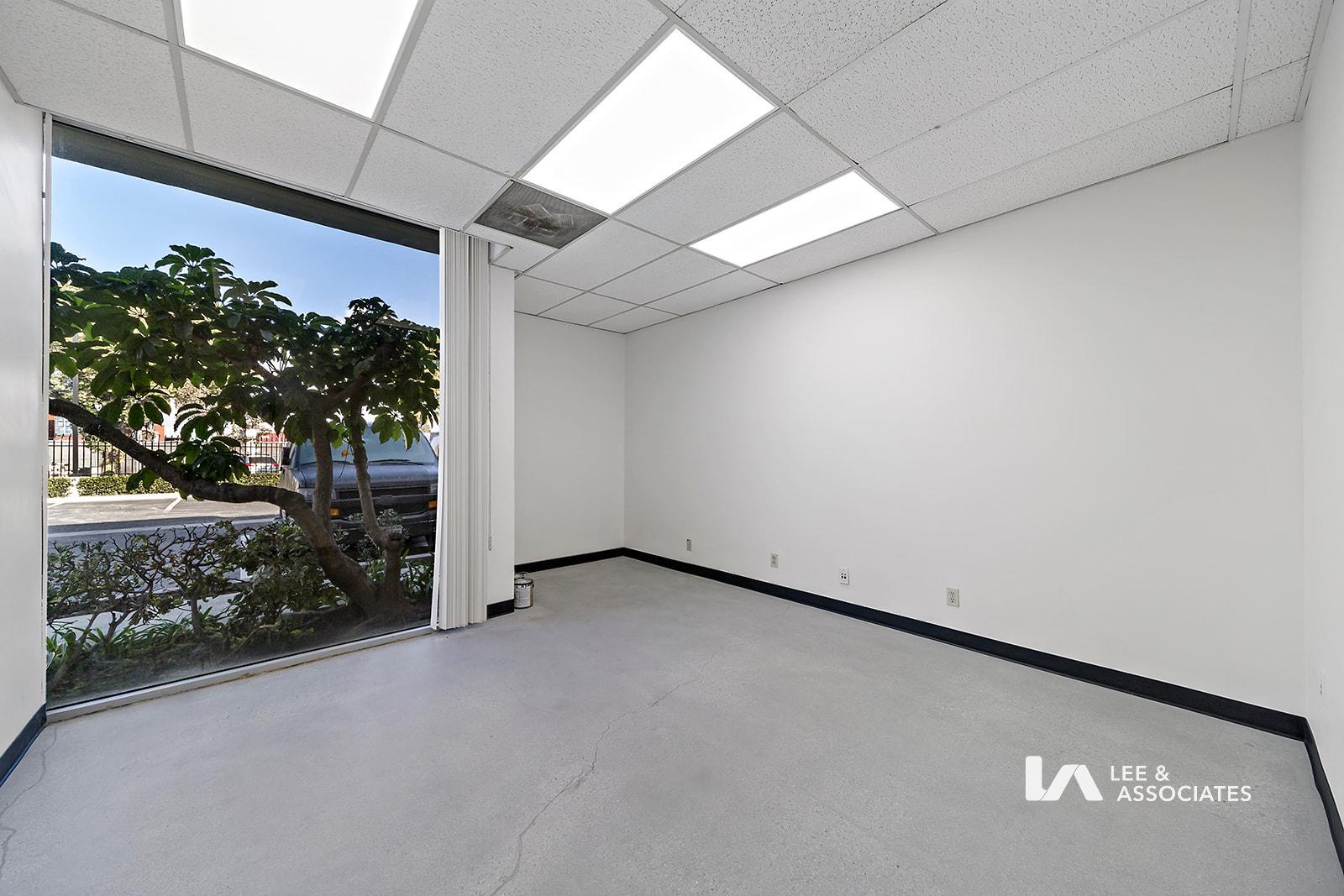 620 W 16th St, Long Beach, CA for sale Interior Photo- Image 1 of 5