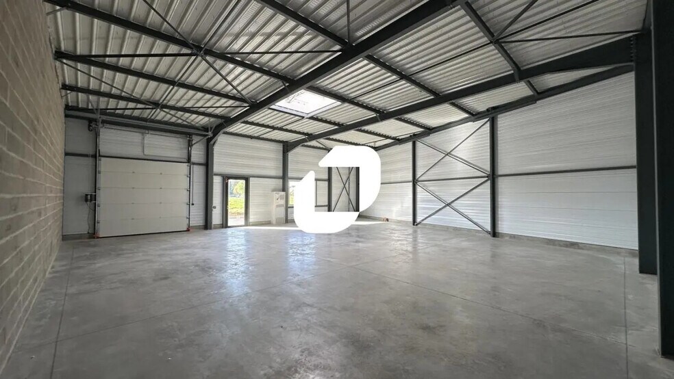 Flex in for lease - Interior Photo - Image 3 of 9