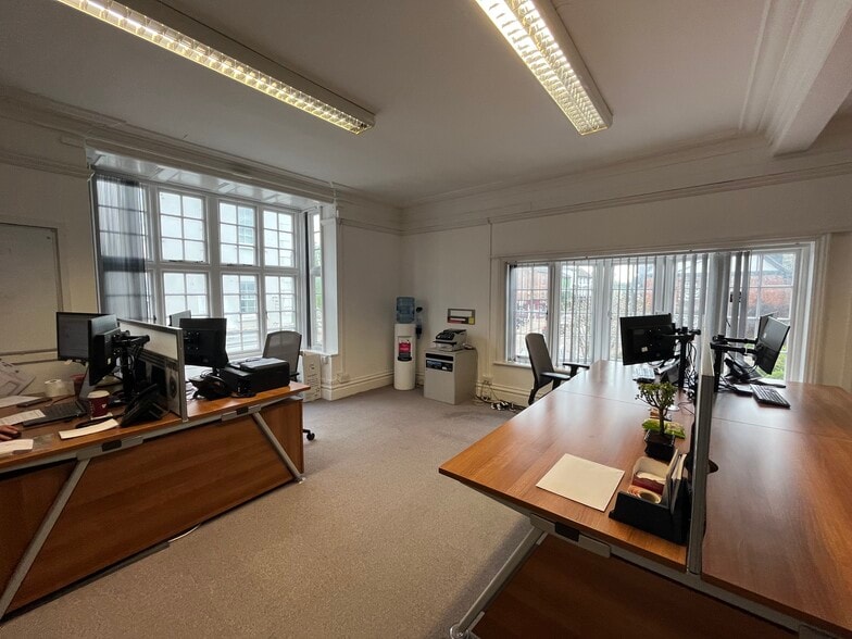 16-17 High St, Tring for lease - Building Photo - Image 2 of 5