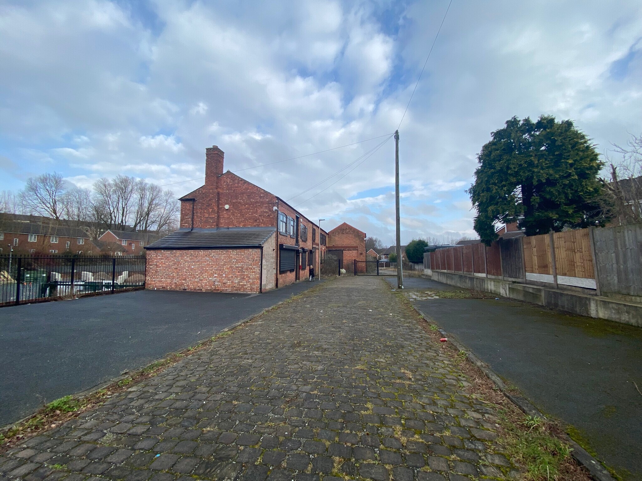 15 Karen Rd, Wigan for lease Primary Photo- Image 1 of 5