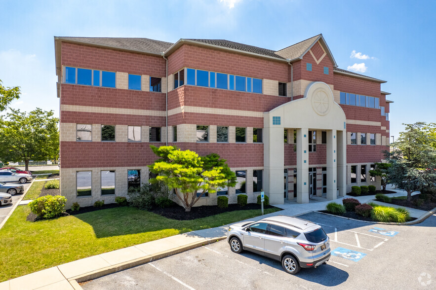 205 Granite Run Dr, Lancaster, PA for lease - Building Photo - Image 1 of 6