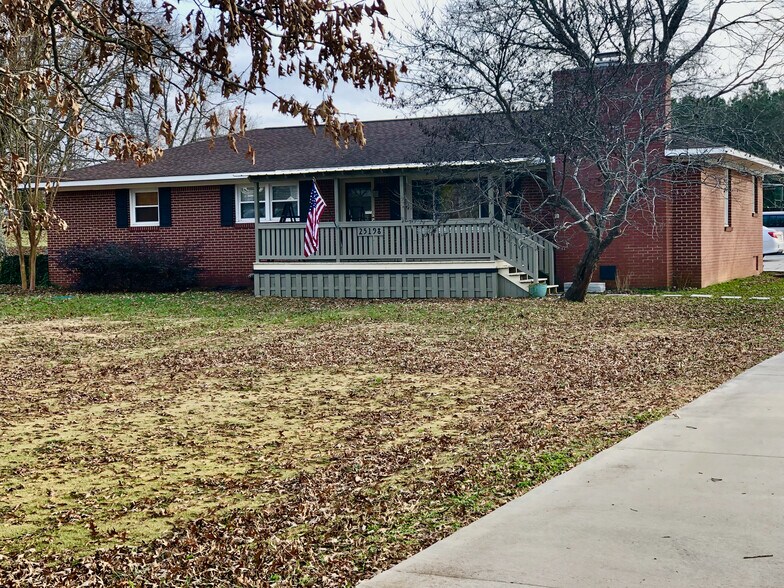 25198 Nick Davis Rd, Athens, AL 35613