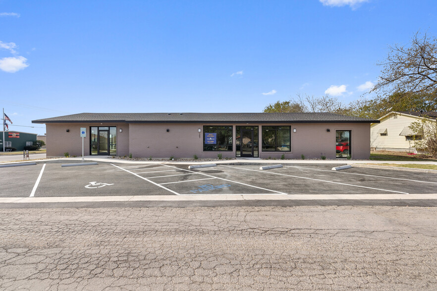 301 Elliott St, Taylor, TX for lease - Building Photo - Image 3 of 26