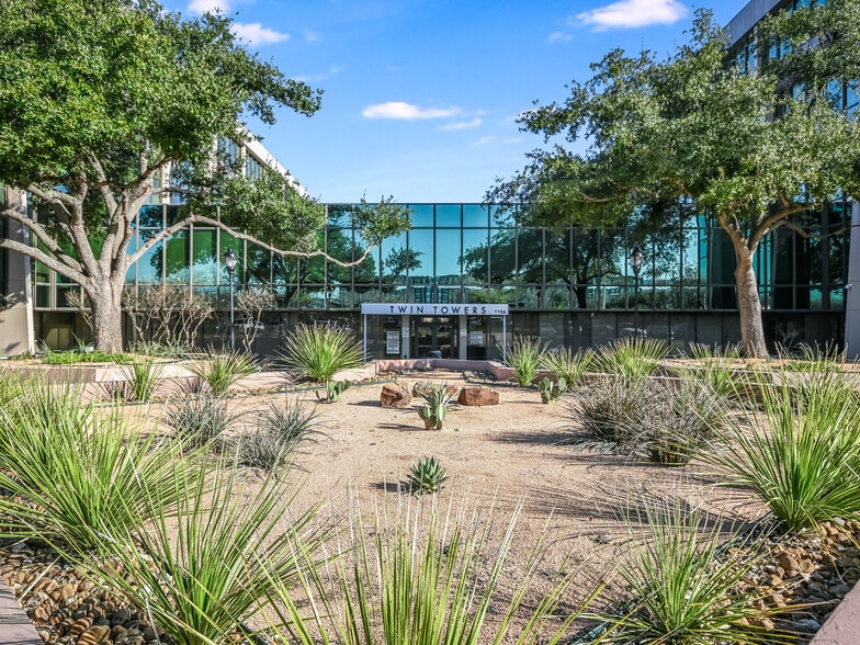 1106 Clayton Ln, Austin, TX for lease - Building Photo - Image 3 of 8