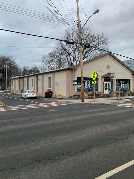 339 Delaware Ave, Delmar, NY for lease - Building Photo - Image 1 of 6