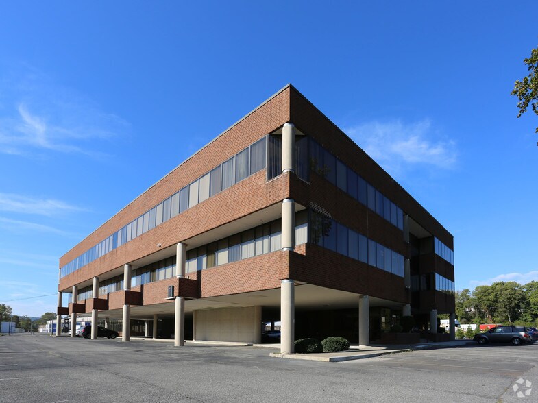 1550 Lehigh Dr, Easton, PA for sale - Building Photo - Image 1 of 1