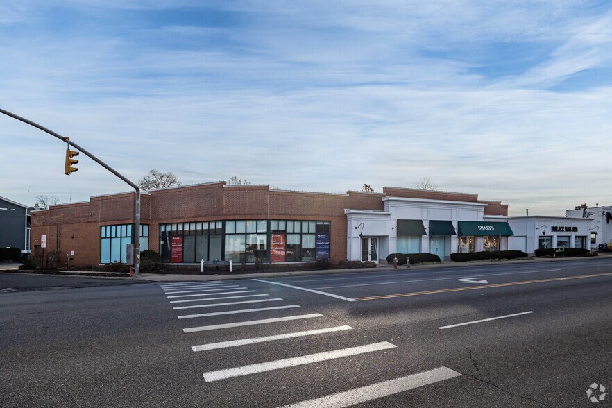 44 Glen Cove Rd, Greenvale, NY for sale - Primary Photo - Image 1 of 1