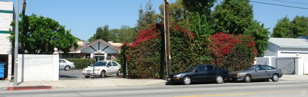 8719 Lindley Ave, Northridge, CA for lease - Building Photo - Image 2 of 2