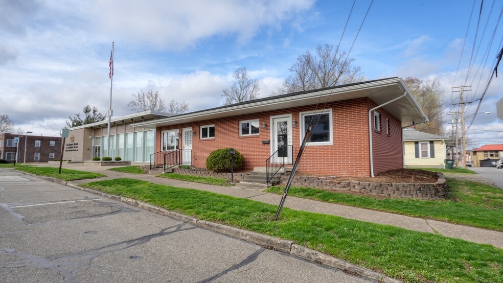 126 S 9th St, Cambridge, OH for lease - Building Photo - Image 2 of 17