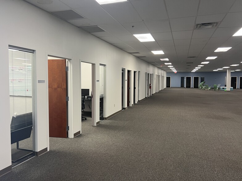 5120 W Waters Ave, Tampa, FL for sale - Interior Photo - Image 3 of 15